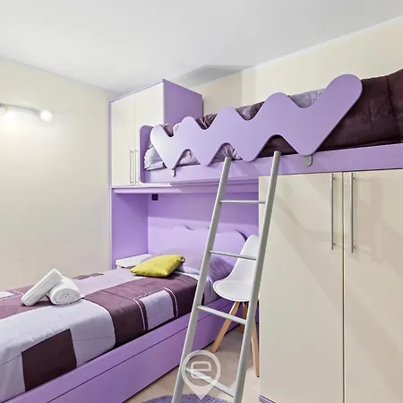 Estay - House Tasia